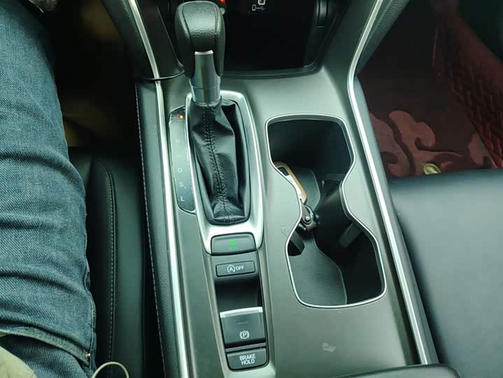 Фото 16 - Honda Accord