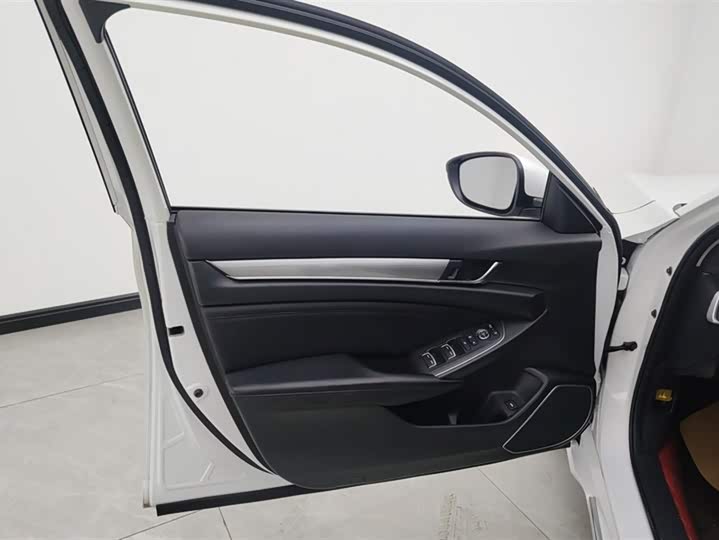 Фото 7 - Honda Accord