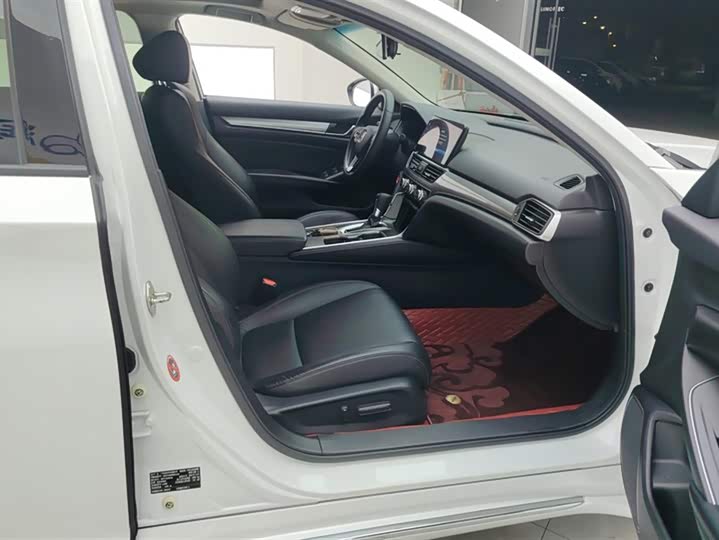 Фото 8 - Honda Accord