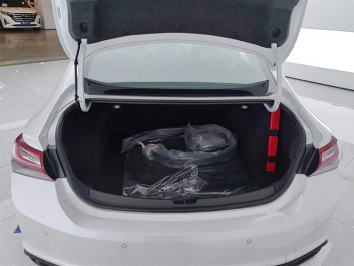 Фото 4 - Chevrolet Malibu XL