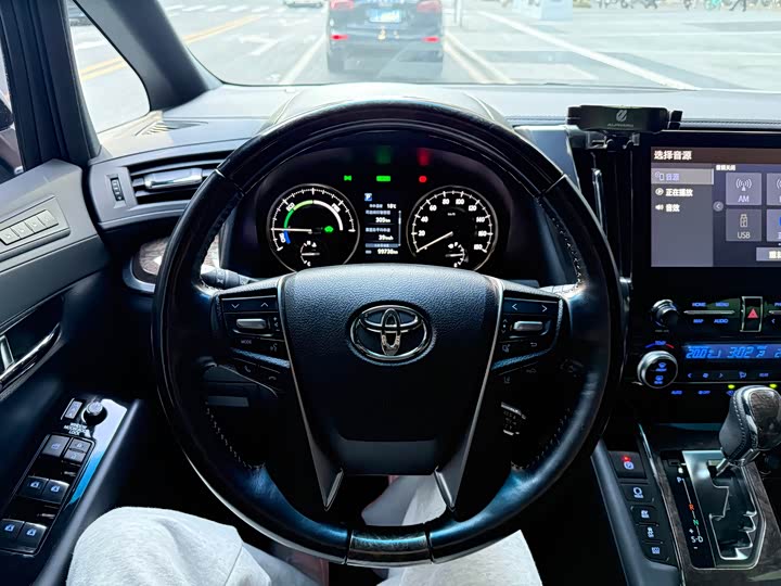 Фото 10 - Toyota Vellfire