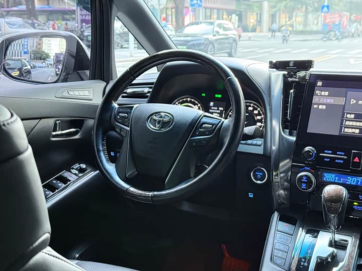 Фото 12 - Toyota Vellfire