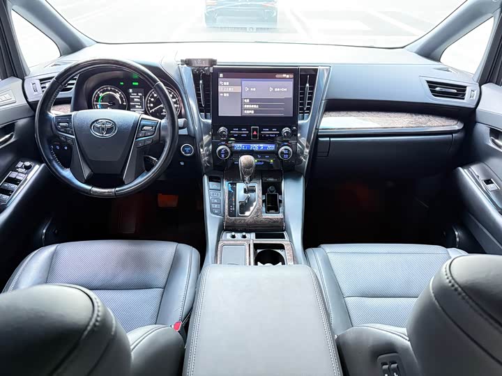 Фото 16 - Toyota Vellfire