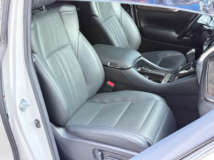 Фото 18 - Toyota Vellfire