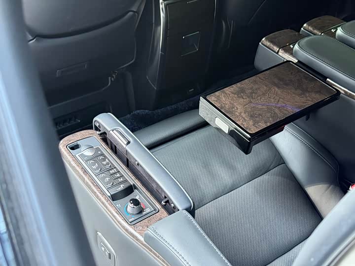 Фото 20 - Toyota Vellfire