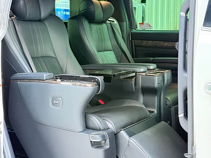 Фото 22 - Toyota Vellfire