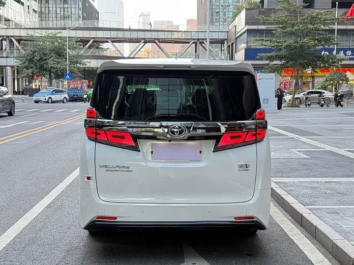 Фото 23 - Toyota Vellfire