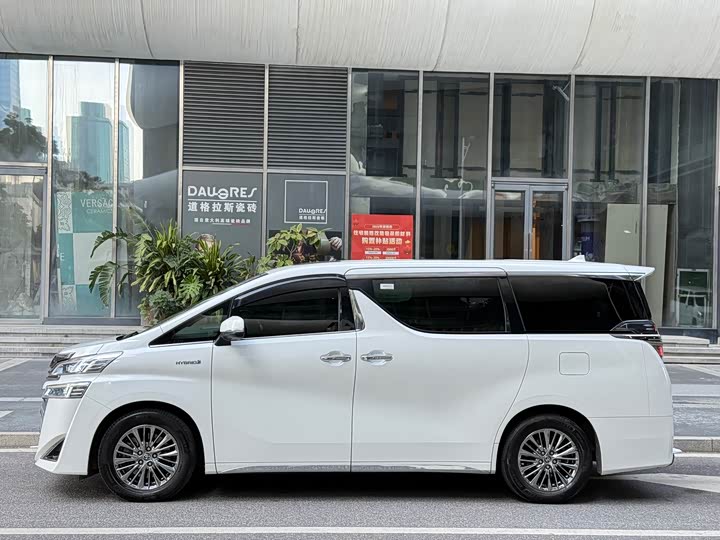 Фото 3 - Toyota Vellfire
