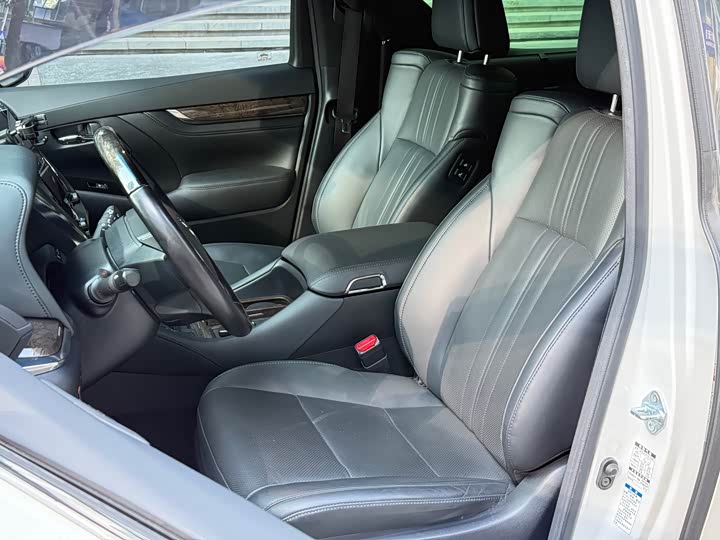 Фото 6 - Toyota Vellfire