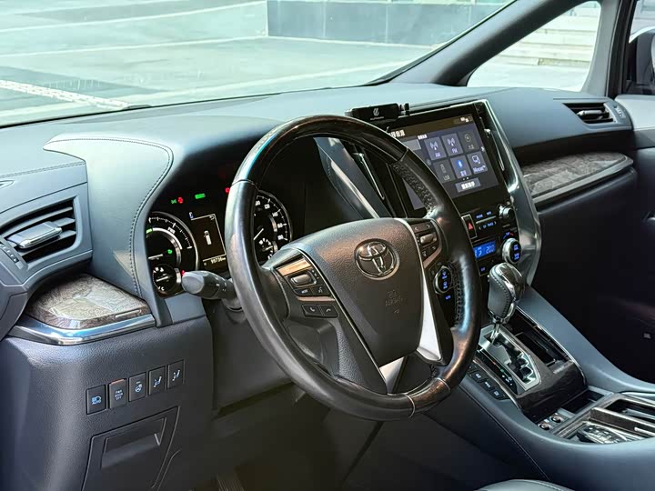 Фото 9 - Toyota Vellfire