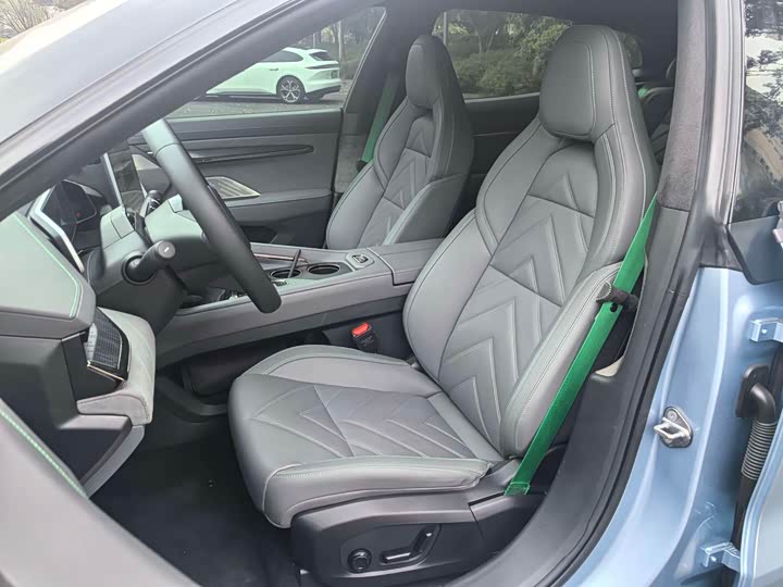 Фото 11 - Zeekr 001