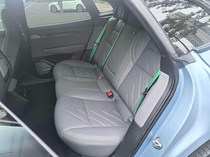 Фото 12 - Zeekr 001