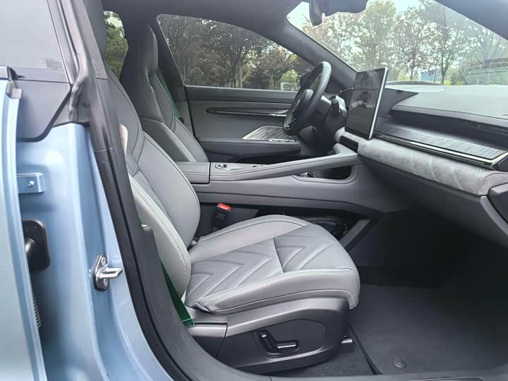 Фото 13 - Zeekr 001