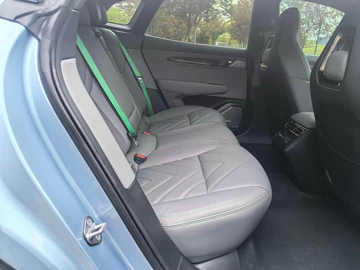 Фото 14 - Zeekr 001