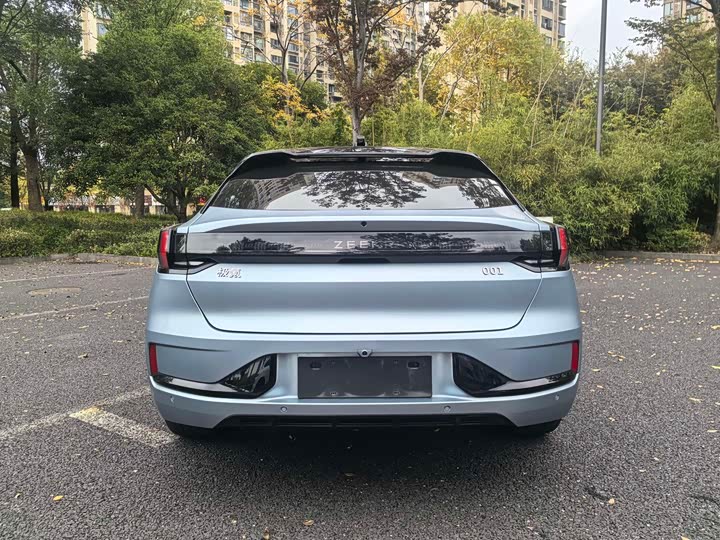 Фото 6 - Zeekr 001