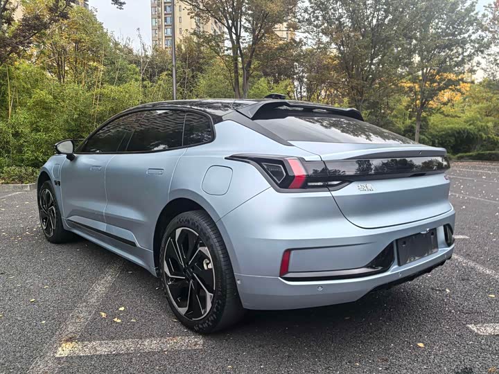 Фото 7 - Zeekr 001