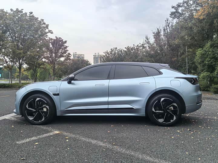 Фото 8 - Zeekr 001