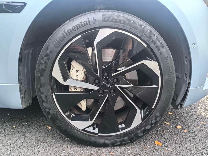 Фото 9 - Zeekr 001