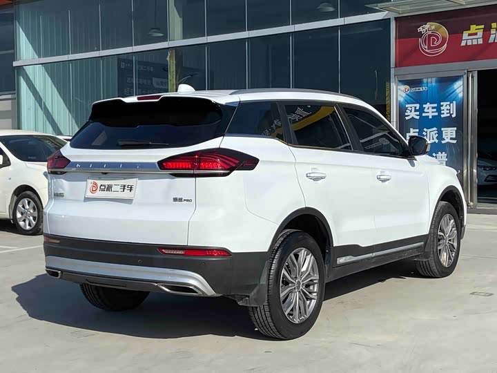 Фото 6 - Geely Atlas