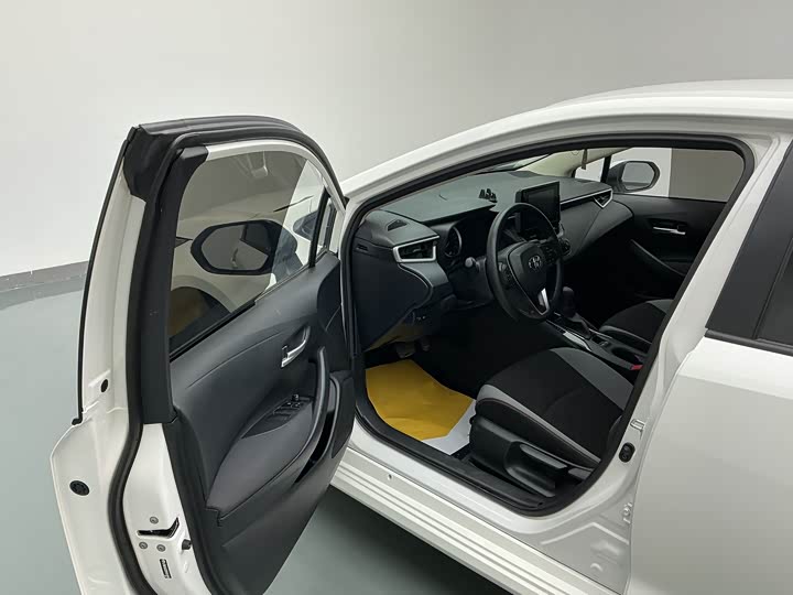 Фото 17 - Toyota Corolla