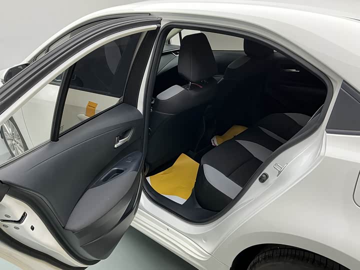 Фото 18 - Toyota Corolla