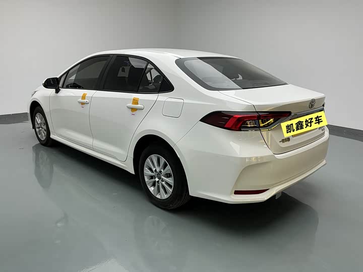 Фото 4 - Toyota Corolla