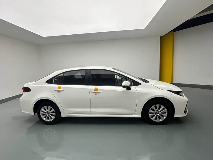 Фото 8 - Toyota Corolla