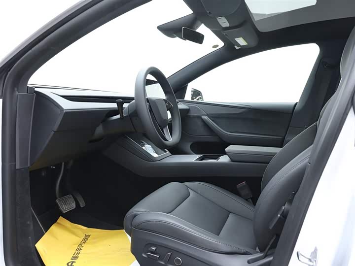 Фото 10 - Tesla Model Y