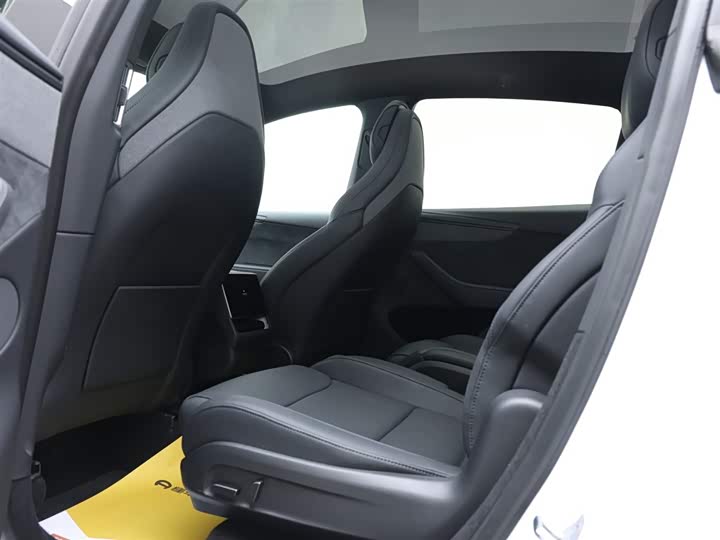 Фото 13 - Tesla Model Y