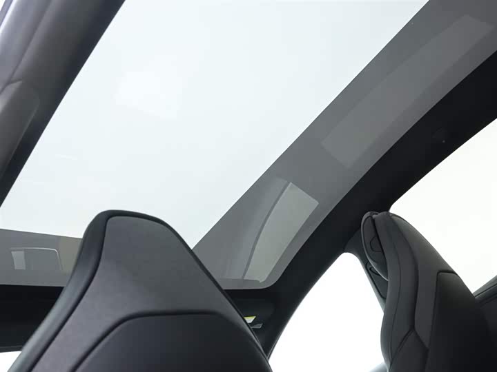 Фото 14 - Tesla Model Y