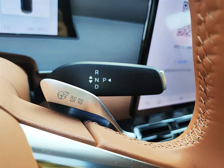 Фото 14 - BYD Han L