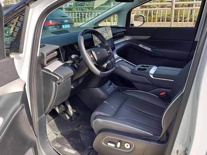 Фото 8 - XPeng X9