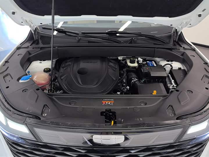 Фото 10 - Geely Atlas L