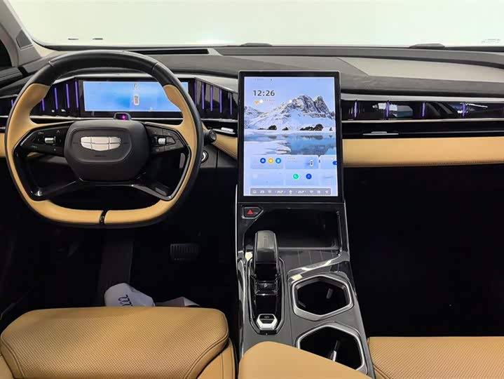 Фото 12 - Geely Atlas L