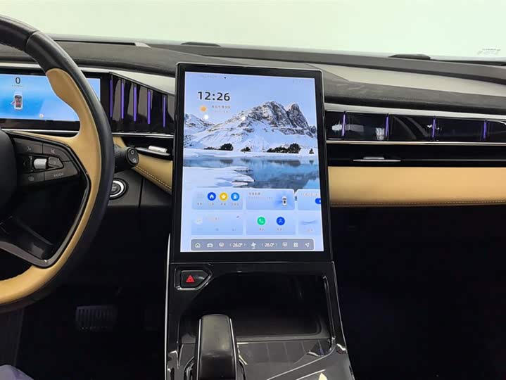 Фото 13 - Geely Atlas L