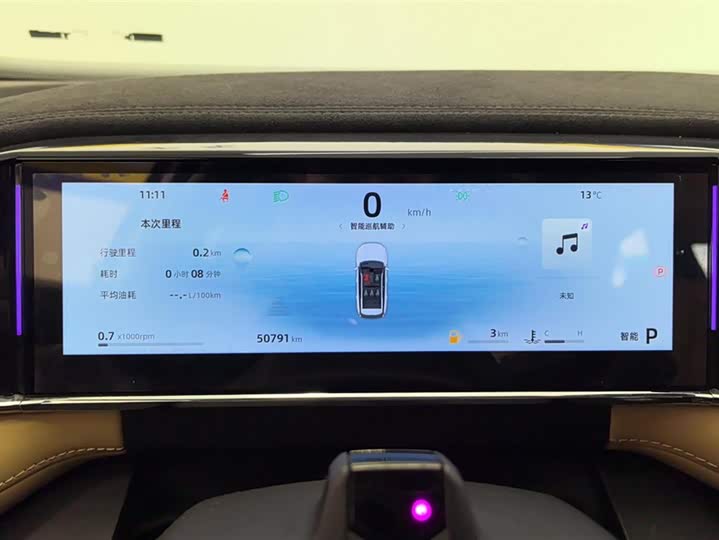 Фото 14 - Geely Atlas L