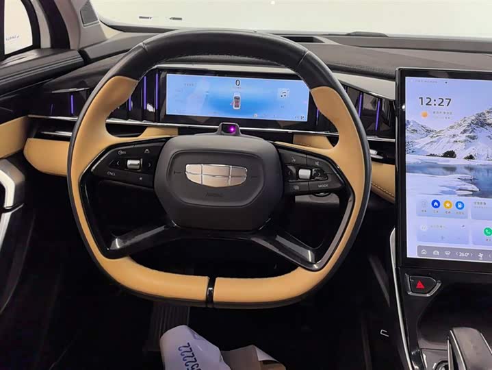 Фото 15 - Geely Atlas L