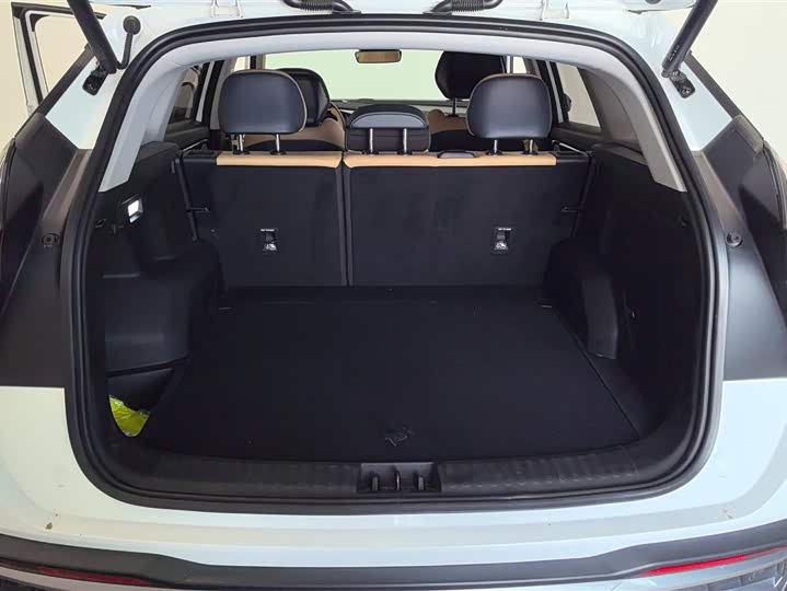 Фото 4 - Geely Atlas L