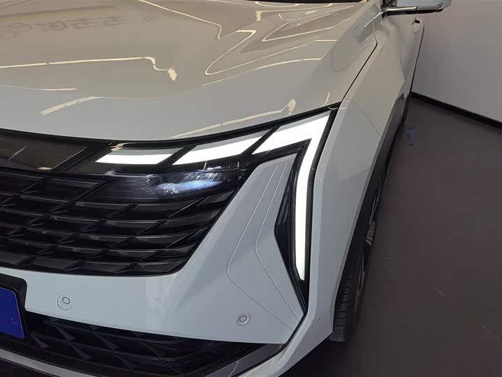 Фото 5 - Geely Atlas L