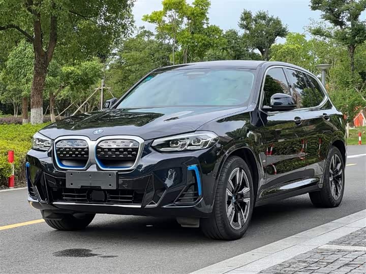 Фото 1 - BMW iX3