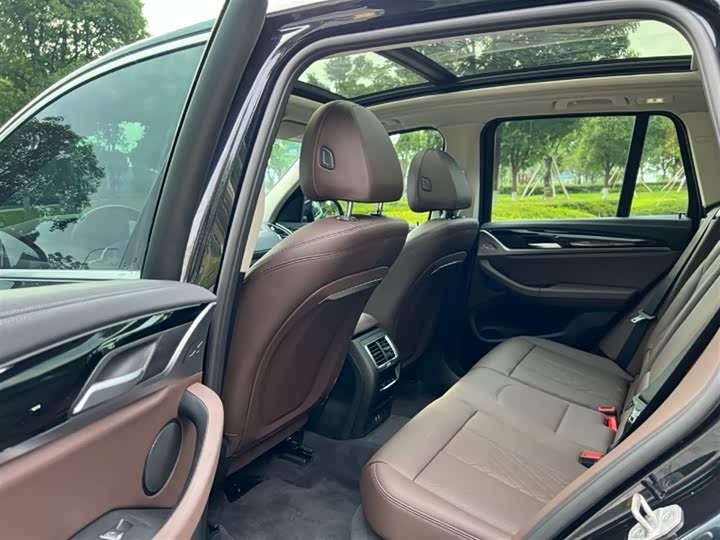 Фото 10 - BMW iX3