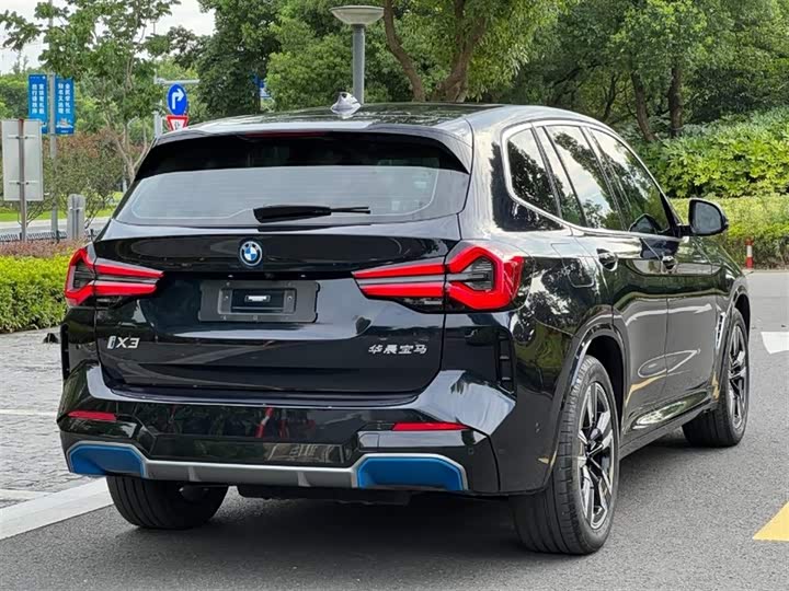 Фото 12 - BMW iX3