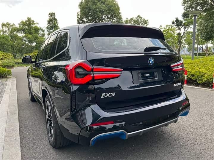 Фото 13 - BMW iX3