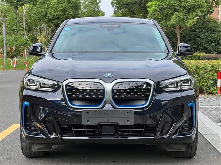 Фото 2 - BMW iX3
