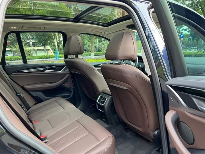 Фото 8 - BMW iX3