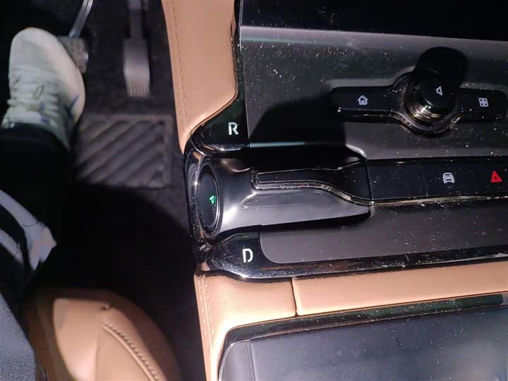 Фото 7 - Nio ES6