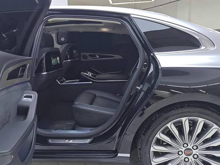 Фото 11 - Hongqi H9