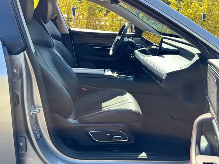 Фото 8 - XPeng P7