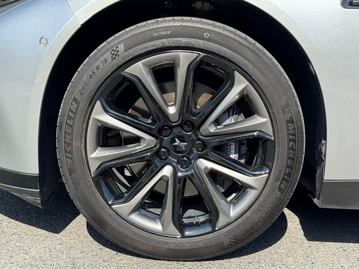 Фото 9 - XPeng P7