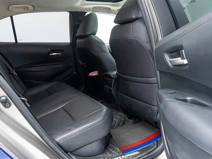 Фото 14 - Toyota Corolla